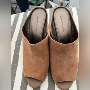 Bandolino Wedge - Tan. Size 8 1/2. Like New. $25